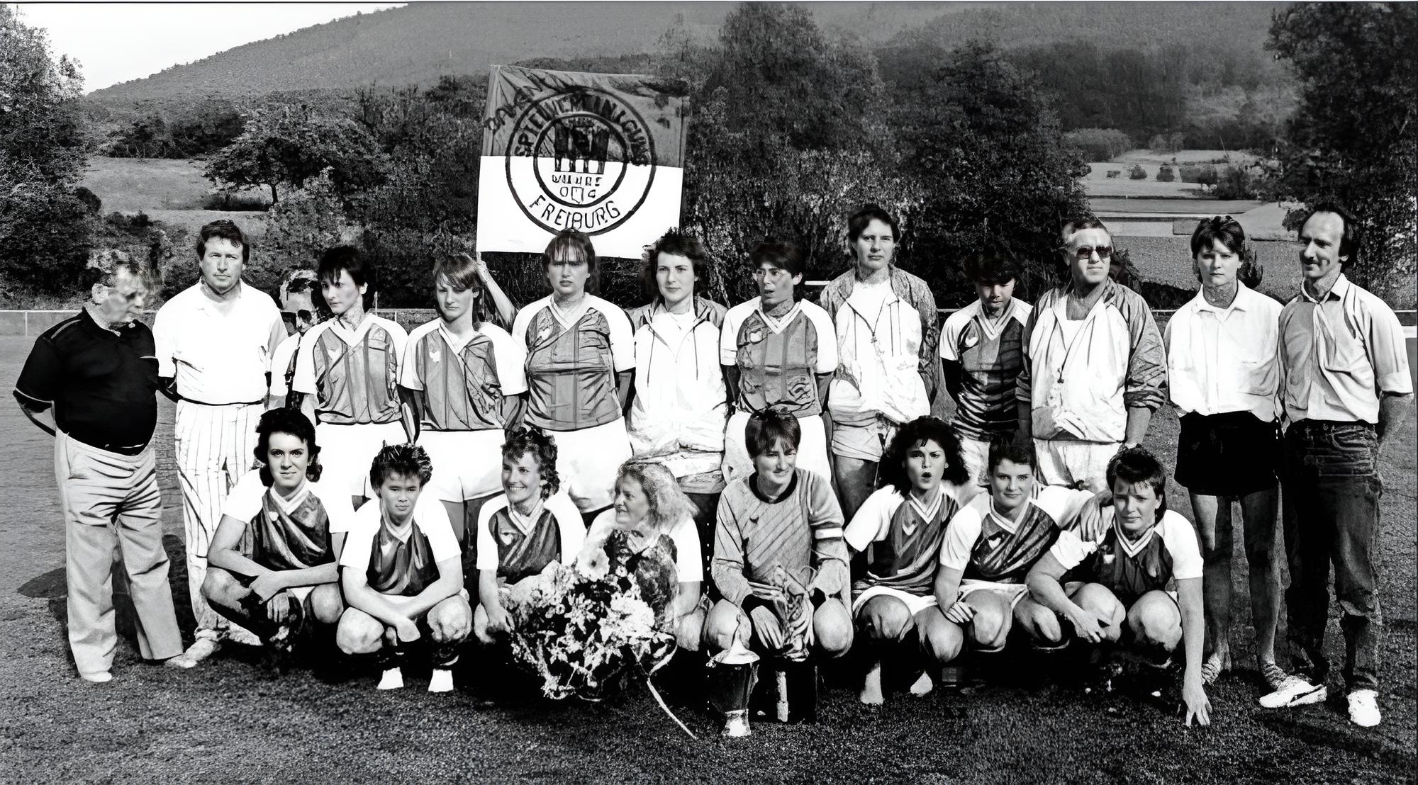 1991_Frauenteam_Wiehre04 Foto: Frauenteam der SpVgg Wiehre 04 im Jahr 1991